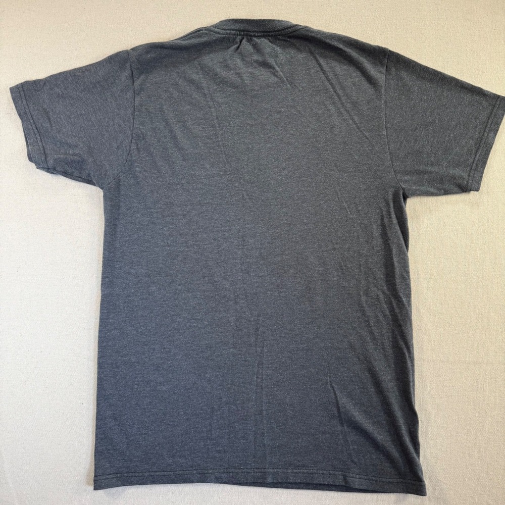 Levis Mens Graphic T-Shirt Charcoal Gray Red Batwing Logo Size S Short Sleeve - Picture 2 of 8